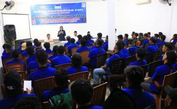 Ketua Komisi V DPRD NTB Lalu Hadrian dan DPD RI Evi Apita Maya lepas pemberangkatan PMI PT Kijang Lombok Raya