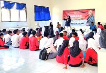 Evi Apita Maya tekankan tanggungjawab dan kedisiplinan, saat sosialisasi 4 Pilar Kebangsaan di SMA 1 Pujut