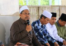 Distribusikan dana bantuan usaha, TGH Patompo Adnan ajak masyarakat cerdas pilih pemimpin