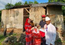 Evi Apita Maya distribusi bantuan korban bencana puting beliung Lombok Tengah