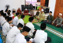 PT. Kijang Lombok Raya bagikan 120 paket sembako kepada santri dan duafa Ponpes Langko