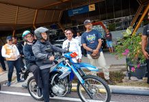 Kunker ke Sumbawa, Gubernur NTB, Susuri Jalan Penghubung Pakai Motor Trail