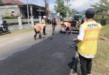 Baru dibentuk, Tim Reaksi Cepat Infrastruktur NTB langsung tangani jalan Kediri – Kuripan