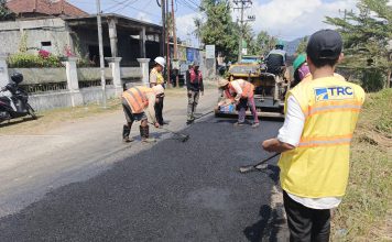 Baru dibentuk, Tim Reaksi Cepat Infrastruktur NTB langsung tangani jalan Kediri – Kuripan