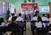 Sosialisasi kebangsaan di SMAN 9 Mataram, Anggota DPD RI Evi Apita Maya disambut meriah musik tradisional