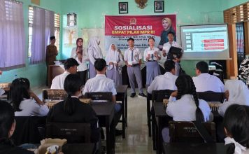 Sosialisasi kebangsaan di SMAN 9 Mataram, Anggota DPD RI Evi Apita Maya disambut meriah musik tradisional