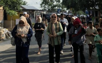 Turnamen sepak bola “Jago” dibuka, Evi Apita Maya disambut hangat pesarta dan warga